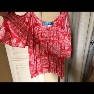 Boutique brand cold shoulder top size L